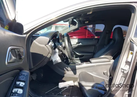 2015 Mercedes-Benz Cla 250 z USA, uszkodzony, nr VIN WDDSJ4EB9FN284804